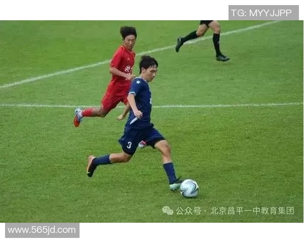 从草根到巨星足球球星用拼搏与信念书写逆袭人生