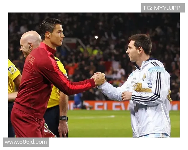 足球球星卡大改造:当梅西变身厨神,C罗化身超级英雄,球场之外的奇幻冒险 足球球星卡大改造:当梅西变身厨神,C罗化身超级英雄,球场之外的奇幻冒险