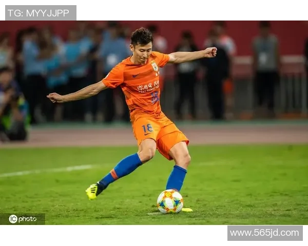 足球界的变装大师揭秘:从场上球星到时尚潮人身份转变的背后故事 足球界的变装大师揭秘:从场上球星到时尚潮人身份转变的背后故事